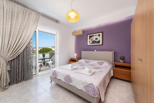 Savvas Apartment – khách sạn tại Afantou