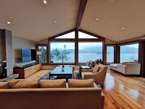 Deep Cove Stunning Waterfront Whole House - Accommodation - North Vancouver