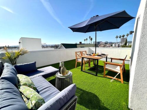 Luxury K-Town Dwelling with private rooftop deck. in Los Angeles, USA