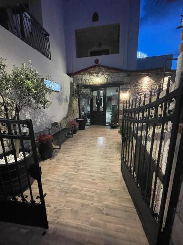 Samel Hotel - image 2