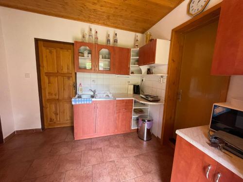 Chata Brodský E1062 (Chata Brodsky E1062) in เซอร์เวนี คอสเตเลซ