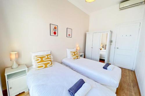 Felix Faure 1mn walking to le Palais 6 people - image 7