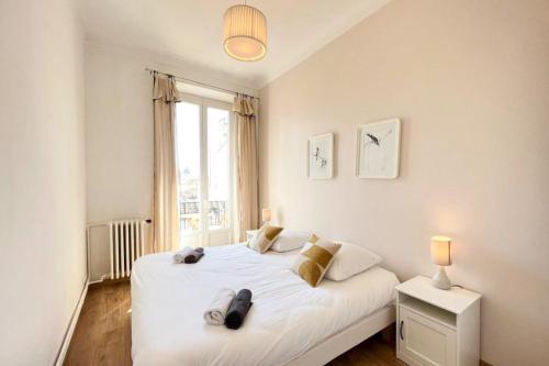 Felix Faure 1mn walking to le Palais 6 people - image 12