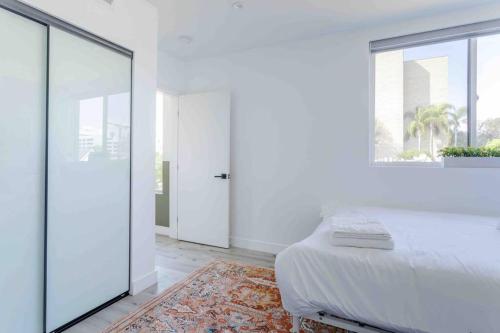 Hollywood Art House with Bright Sunlight in Los Angeles, USA