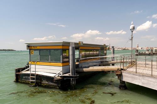 Queen House Garden - image 12