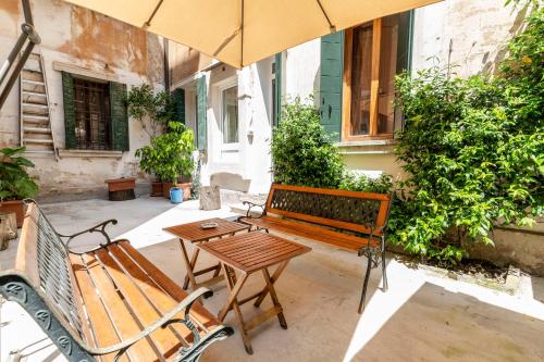 Queen House Garden - image 10