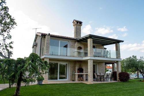 A szálláshely kívülről, Apartments Villa Sotlar with pool in Čepljani