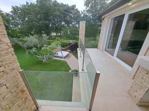 A szálláshely kívülről, Apartments Villa Sotlar with pool in Čepljani