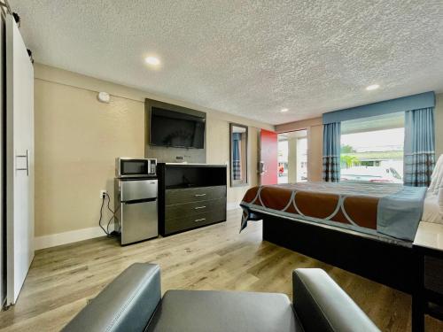 Knights Inn - Maingate Kissimmee - image 10