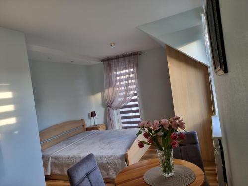 Family Room with Extra Bed image 7