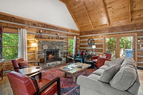 The Mountain Peek in Blowing Rock, USA
