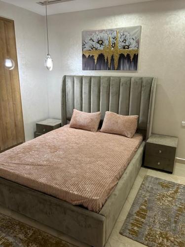 Apprt lux in Oudžuda