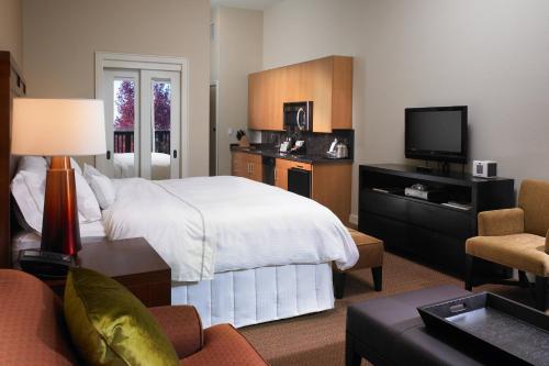 1 king bed, 1 sofa bed