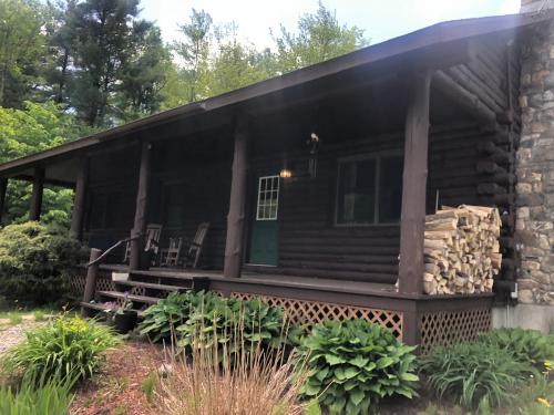 APPLEJAX cabin steps from a u pick orchard