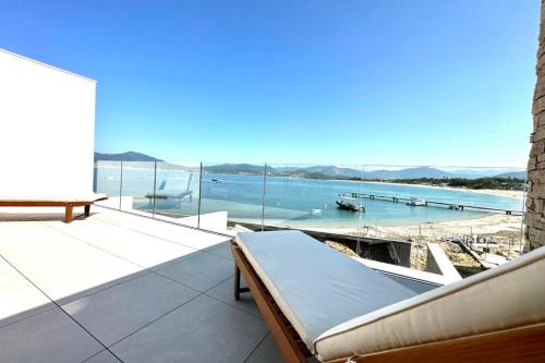 Bright 70m with sea view