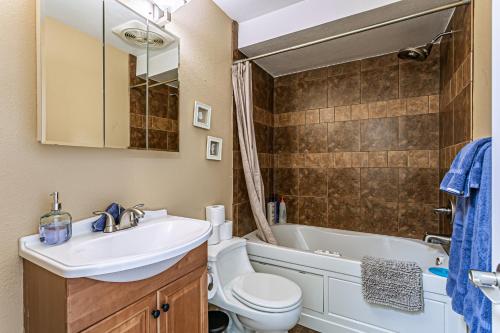 Pacific View, Best Area, 2 Baths, 2 Bedrooms, WD, Jacuzzi Bath, New Carpet, Balcony, View, 925sf thumb 4