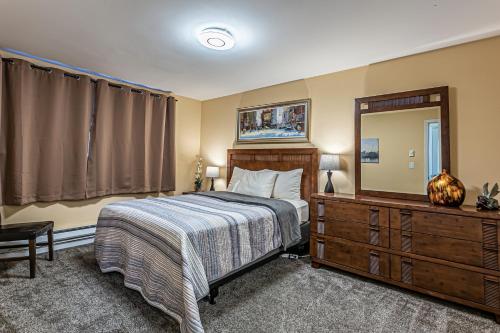 Pacific View, Best Area, 2 Baths, 2 Bedrooms, WD, Jacuzzi Bath, New Carpet, Balcony, View, 925sf detail