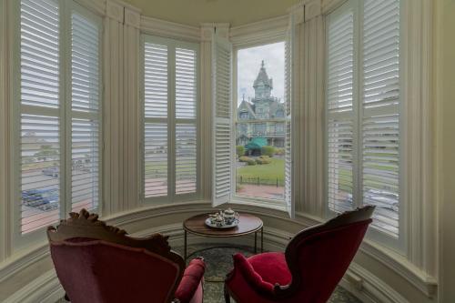 Létesítmények, Pinc Lady Mansion in Eureka