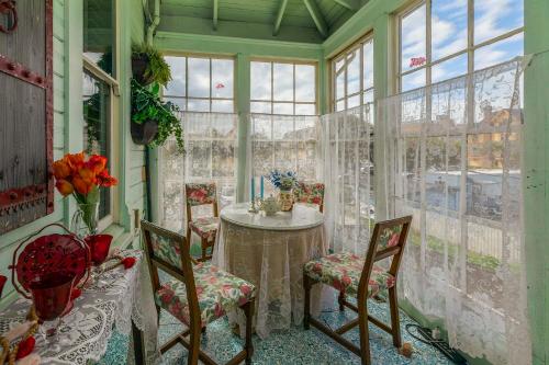 Facilities, Pinc Lady Mansion in Eureka (CA)