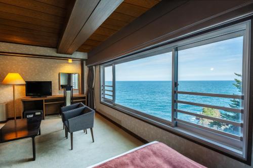 room detail thumbnail 2