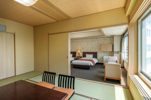 room detail thumbnail 1