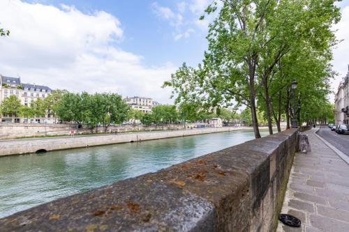 Splendide duplex sur les quais de l’île Saint-Louis