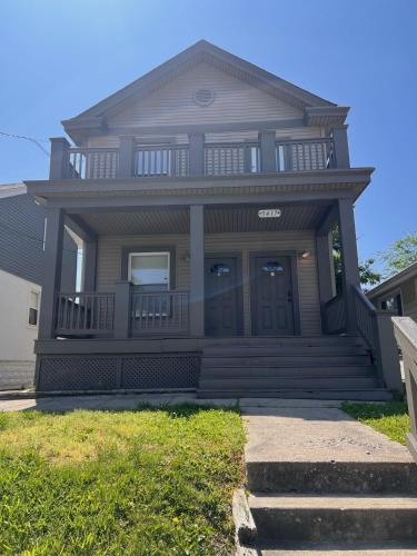 Rolston 2, Two Bedroom near Xavier Downtown in Bellevue, USA