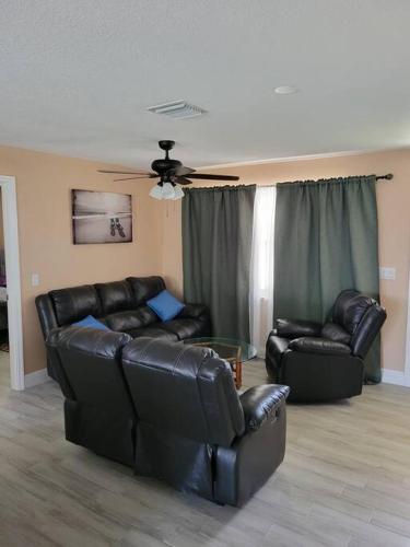 Beautiful house in lake worth,close to the beach!