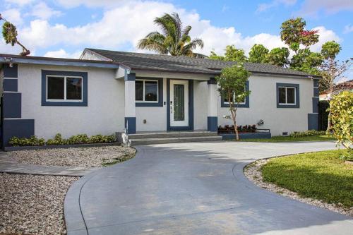 Luxury and Cozy Home on heart Miami w/Private Back