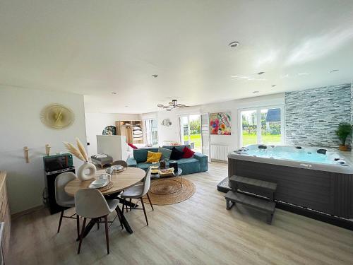 Pezsgőfürdő, 4AS Spa Paris in Verdelot