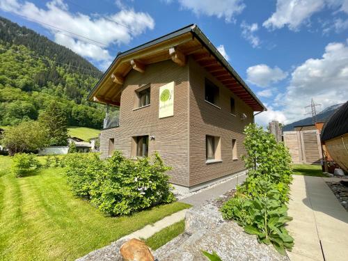 Woodpecker Chalets – Klösterle, KS