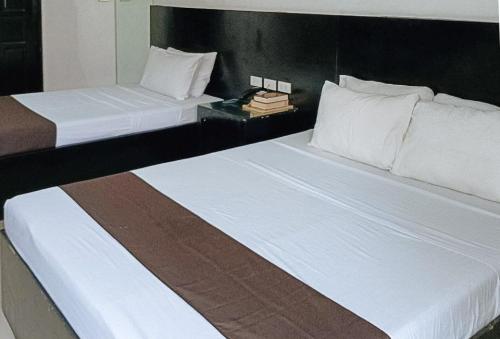 Check Inn Bacolod by RedDoorz - Tap to explore photos