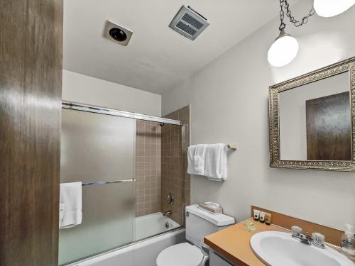 CC43 Chateau Claire condo - main image