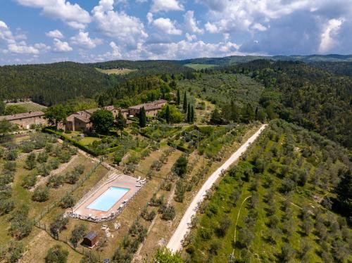Borgo nel Chianti Istrice con piscina tennis e wifi