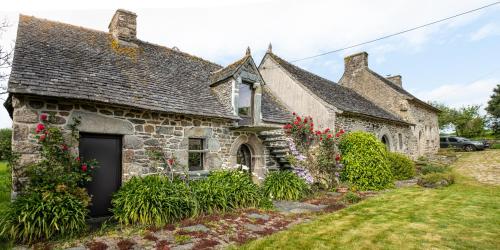 Magnifique longère bretonne. gîte à louer Kerlecun