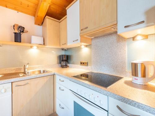 virtuve, Chalet in Gattererberg near Ski Slopes in Stumerberga