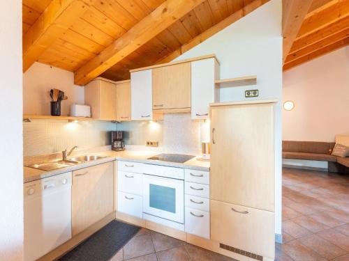 virtuve, Chalet in Gattererberg near Ski Slopes in Stumerberga