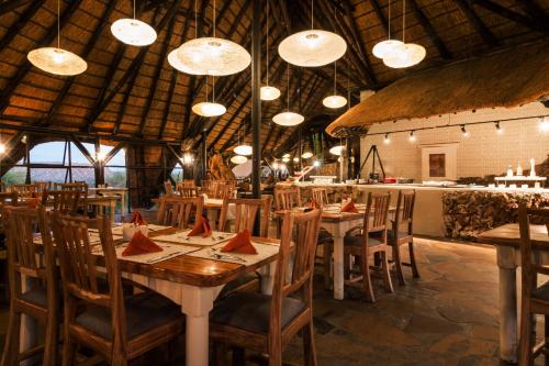 餐廳, 維格克里普小屋 (Vingerklip Lodge) in 霍里克薩斯