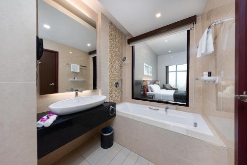 room detail thumbnail 2