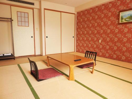 Japanese-Style Quadruple Room