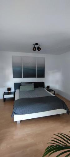 Moderne Ferienwohnung Lindlar, Dorf- und Waldnah, Gratis W-Lan, NR in 林德拉爾
