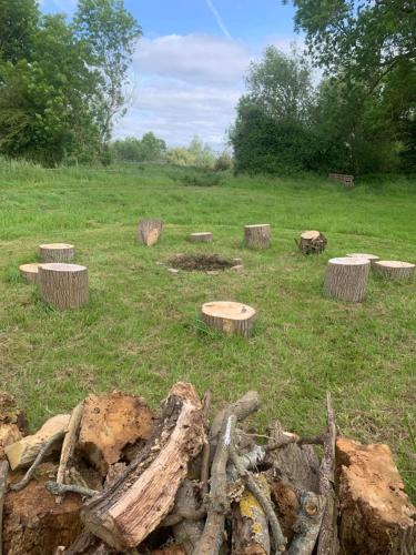 Camping By The River in 卡爾漢姆