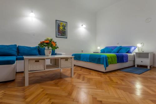 Chic Apartment in Center, Split (photo 2)