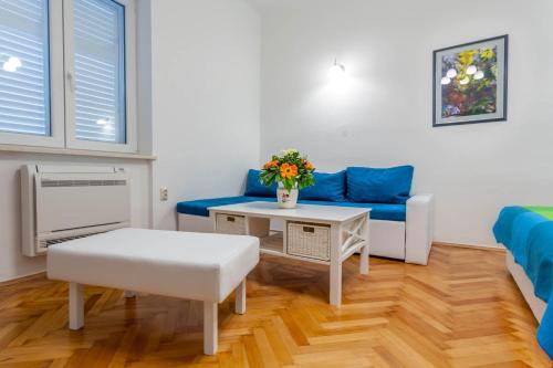 Chic Apartment in Center, Split (photo 3)