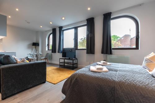 Apartment Twenty Three Staines Upon Thames - Free Parking - Heathrow - Thorpe Park