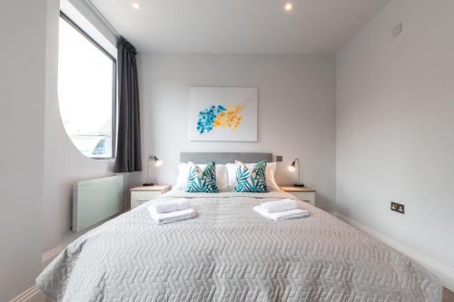 Apartment Thirty Six Staines Upon Thames - Free Parking - Heathrow - Thorpe Park