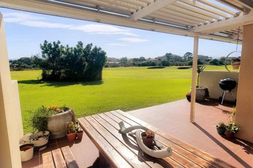 Sunny 2 bedroom apartment on stunning golf course