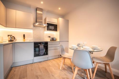 Apartment Thirty Five Staines Upon Thames - Free Parking - Heathrow - Thorpe Park