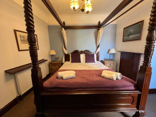 1 double bed, 1 twin bed