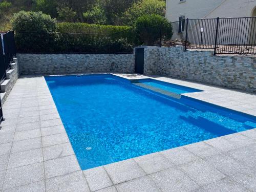 Villa Manyana - Coastal Getaway - Blueys Beach in Klusās palmas